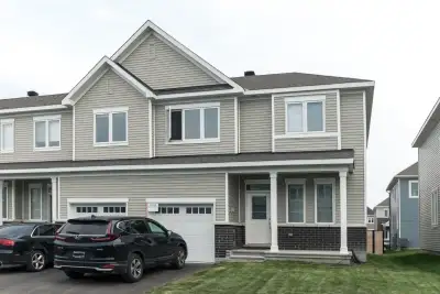 New Minto Townhome in a Desirable Neighborhood of Avalon. The Main Floor Filled with Natural Light a...
