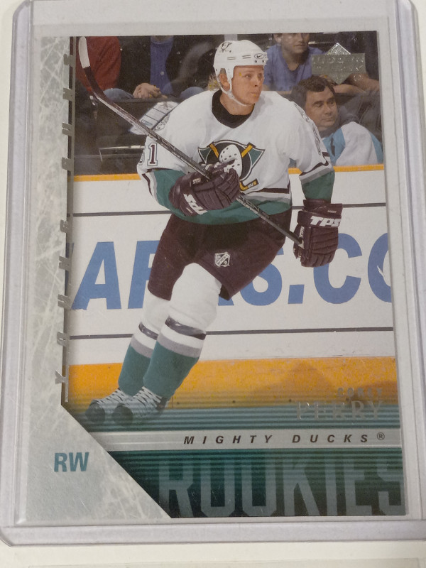 Hockey Cards Corey Perry Young Guns, BeeHive,UD P Play RCs Lot 4 in Arts & Collectibles in Trenton - Image 2