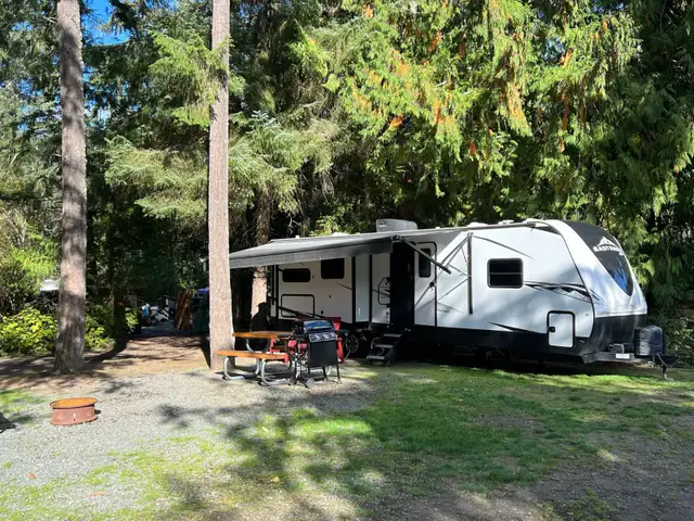 Parksville/Qualicum Beach Over-Winter Glamping in British Columbia in Canada - Image 8
