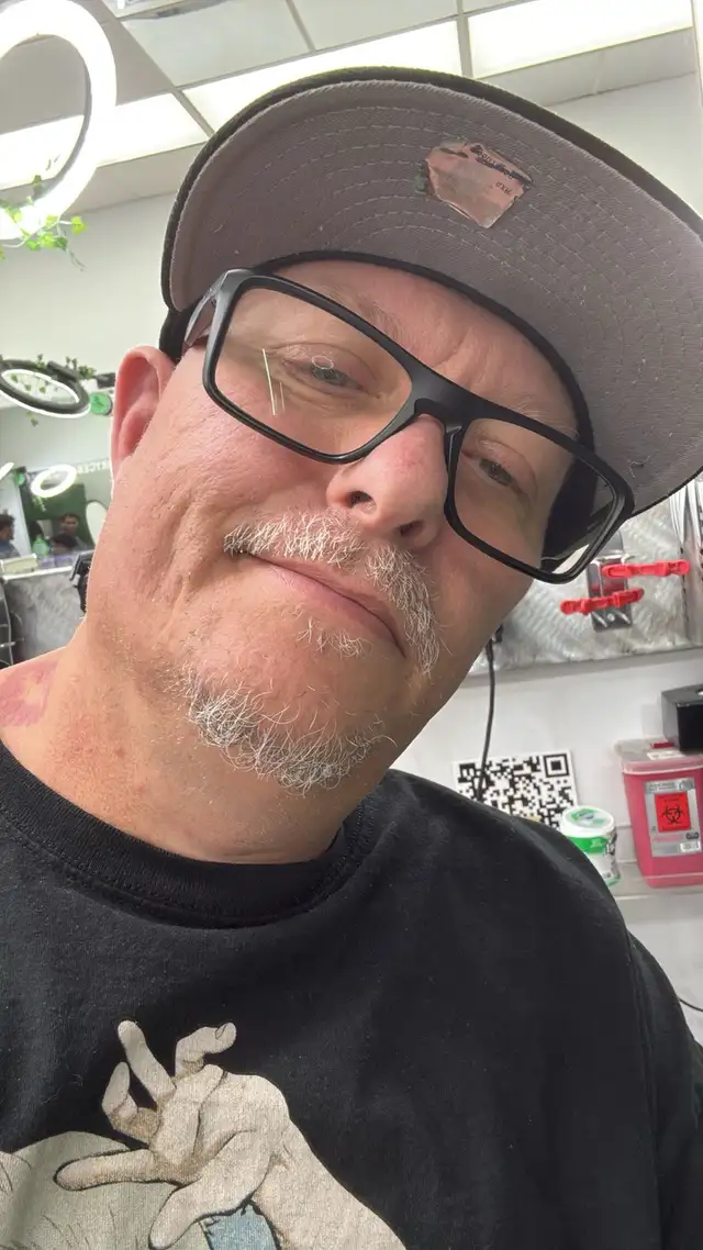 Student Barber looking for Canvases plz read description 64645238125315120