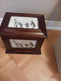 new - WOODEN PHOTO BOX - holds 100 -5 x 8 photos
