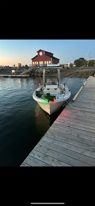 21ft Center console boat powered by 2006 200hp Yamaha saltwater vmax. Comes with Alluminum I Beam Tr...