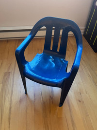 Chaise plastique enfants bleue