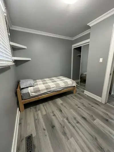 Room for rent: No parking