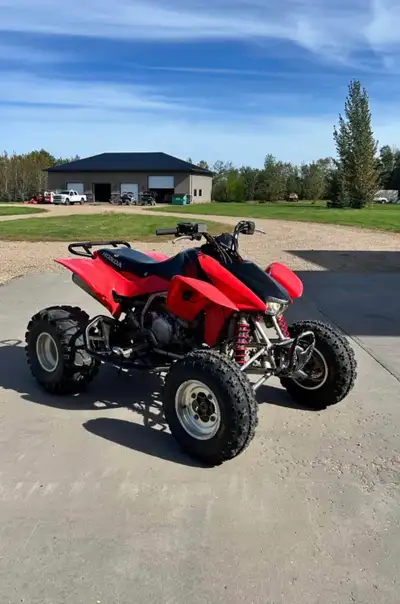 2006 Honda TRX450R Runs and drives great nothing wrong with it has aftermarket Nerf bars pro taper h...