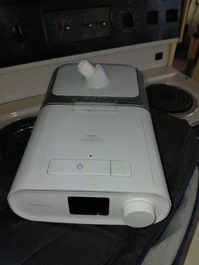 Cpap machine works excellent. Crack on the top. Doesn't effect how it works. Message me here off tex...