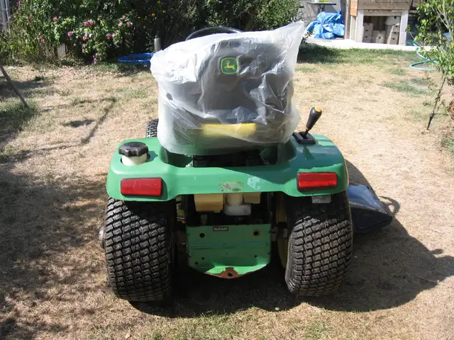 John Deere lawn/Garden tractor for sale in Lawnmowers & Leaf Blowers in Belleville - Image 4