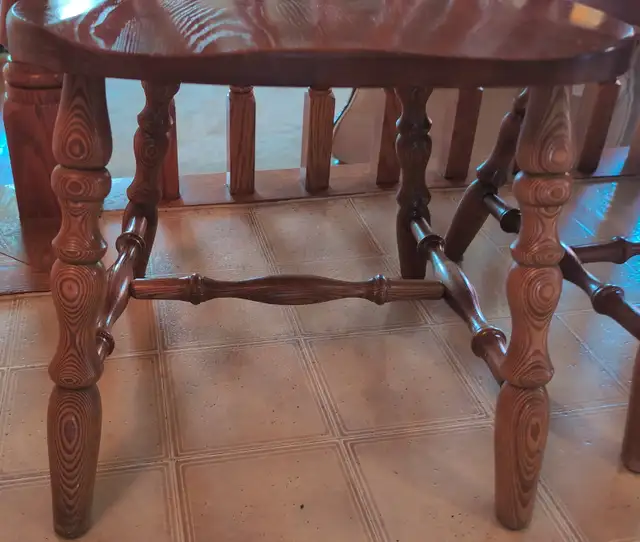 Oak Dining Table with 6 Chairs in Dining Tables & Sets in Hamilton - Image 8