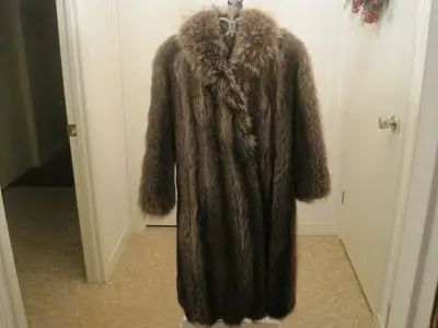 Beau manteau de fourrure long – chat sauvage (femme) / Wildcat f, View more