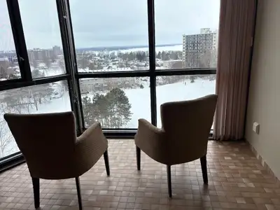 Beautiful 2 bedroom Condo for rent. Spacious rooms, modern kitchen, stunning river views includes 1-...