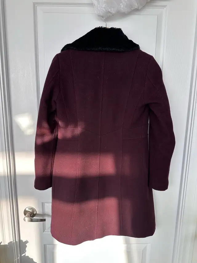 RW maroon coat jacket  in Women's - Tops & Outerwear in Mississauga / Peel Region - Image 4