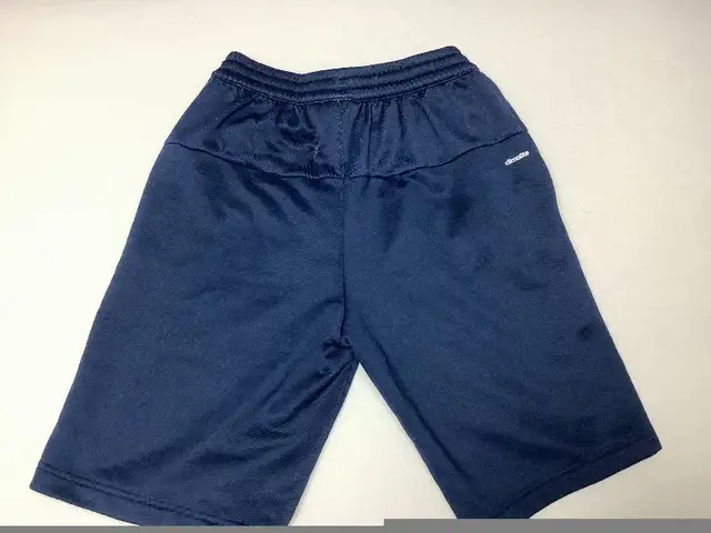 Short neuf adidas in Kids & Youth in Longueuil / South Shore - Image 7