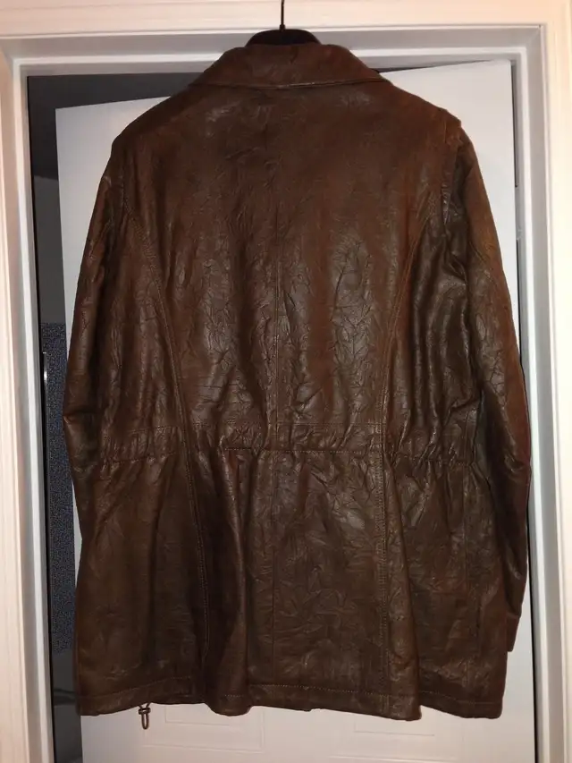 Women’s Danier Leather Jacket  in Women's - Tops & Outerwear in Oshawa / Durham Region - Image 3