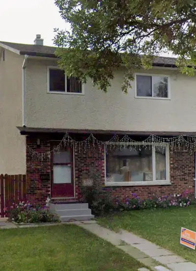 Spacious and well-maintained 2-storey home available September 1, 2026. Features: * 3 bedrooms on th...