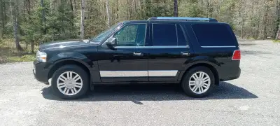 2014 Lincoln Navigator for $16,000 129,000 km Quiet 5.4 motor Quiet exhaust Cold AC Heated and coole...