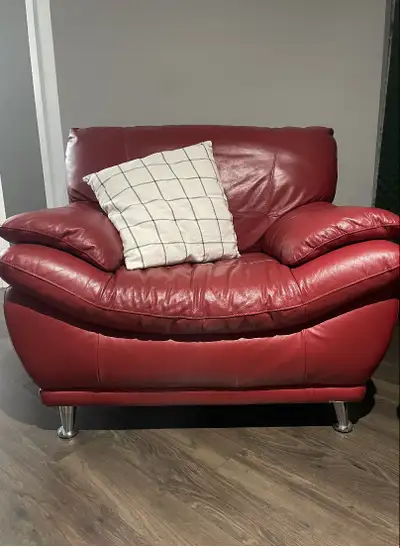Kit de Divan (2) en cuir rouge très bon état, View more