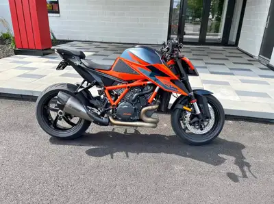 Superduke 1290 2020 super clean, aucun défault esthétique ou scratch, seulement 4500 kilomètres entr...