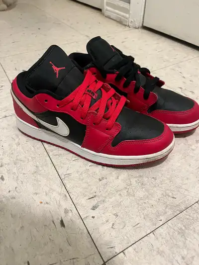 Air Jordan 1 Low very berry size 7, View more