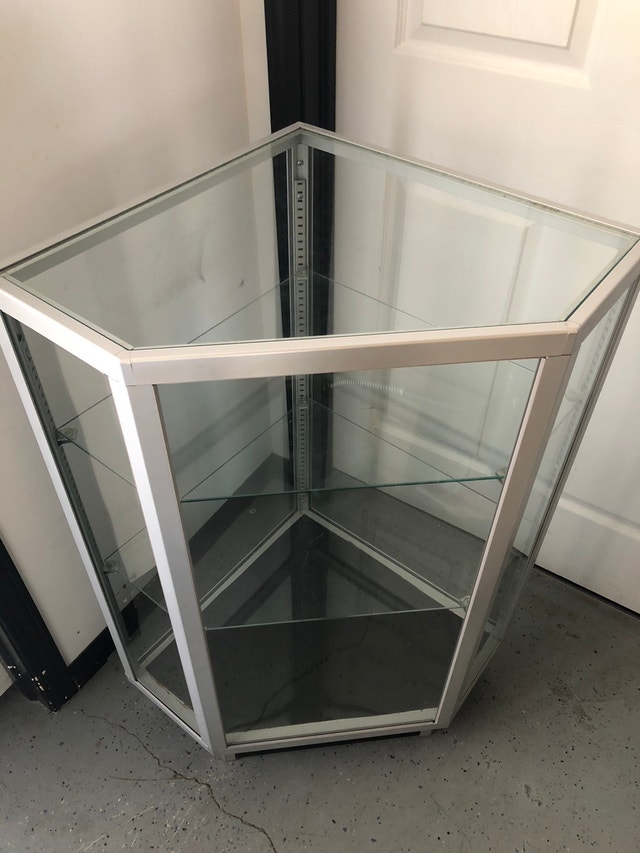 Corner glass display case Hutches & Display Edmonton Kijiji