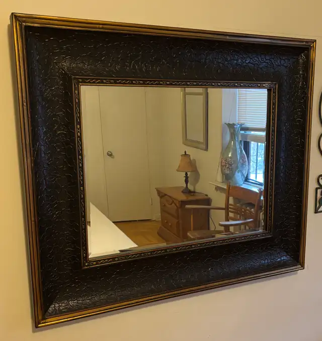 Large Mirror with wooden frame $49 in Home Décor & Accents in City of Toronto - Image 2