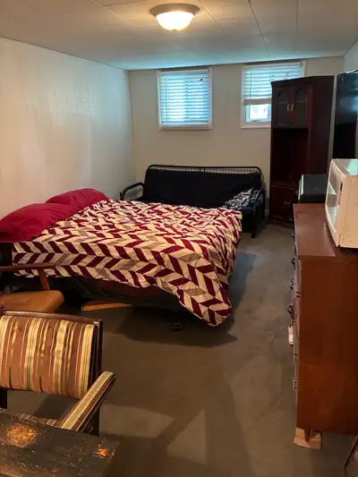 Bedroom for rent , available immediately, includes microwave, coffee pot, tv, cable, wifi, plus use...