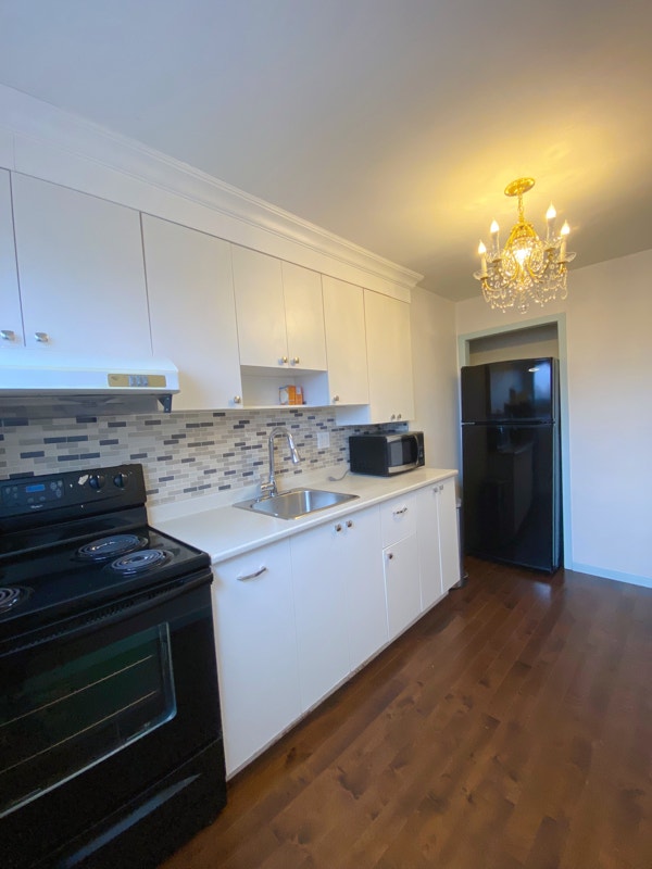 Leslieville Spacious 2nd Flr 1+1 Unit For Rent! Long Term Rentals