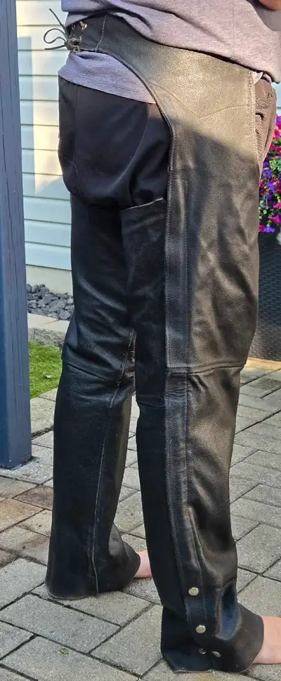 Size small womens leather chaps. Can be adjusted bigger. 10.00 obo located in strathroy