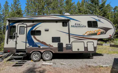 2013 Fox Mountain 235rls Fifth Wheel. 23’ long - 28’ with bedroom overhang. Sleeps 6. Lightly used....