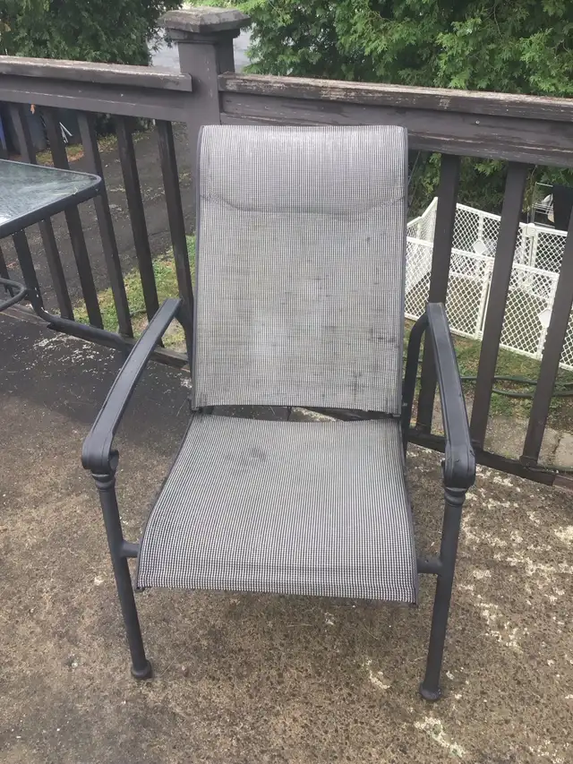 très grande chaise inclinable ,fait 3 positions pour extérieur in Patio & Garden Furniture in Longueuil / South Shore - Image 2