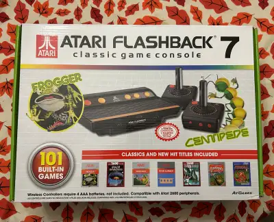 Atari Flashback 7 Classic Game Console with 2 wireless Controllers & 101 GAMES. NEW sealed