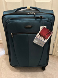 New Samsonite Lig(H)t DLX Medium Spinner Luggage