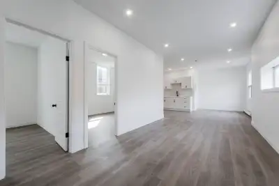 2+1 bed, 1 bath Apt Main Floor - Toronto Beaches on Queen St E!