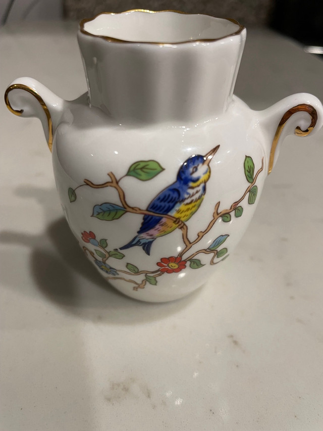 Aynsley Fine Bone China "PEMBROKE" Urn shaped Small Vase in Arts & Collectibles in Mississauga / Peel Region