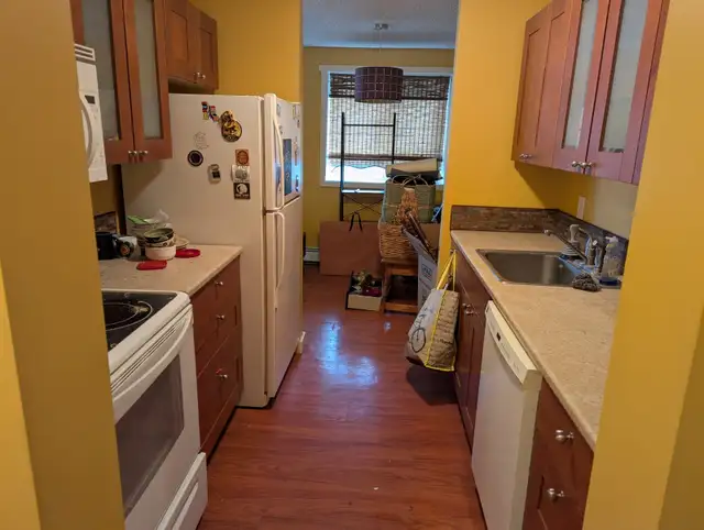 Condo Unit in Sunnyside   $1,300.00 in Short Term Rentals in Calgary - Image 5