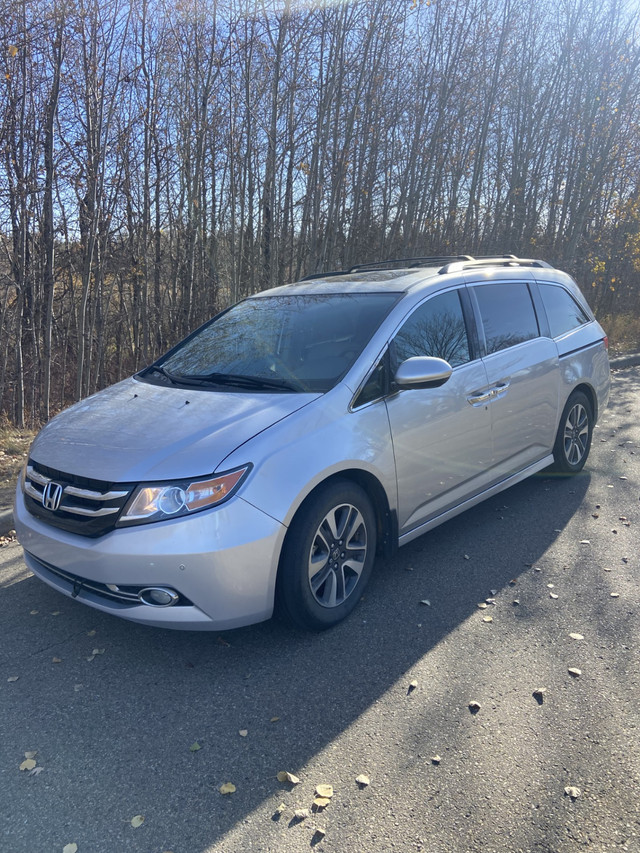 2015 Honda Odyssey Touring - Original Owners in Cars & Trucks in Edmonton