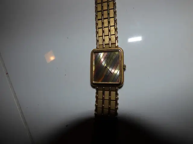 gold novec wristwatch62863731561859124