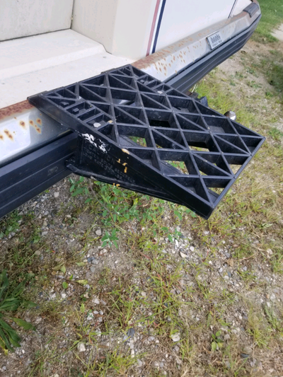 $10. Hooks into bumper. NO E-MAIL. CALL OWNER 519-868-1885 LOCATED SOUTH OF AYLMER