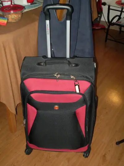 VALISE NOIRE ET ROUGE SWISS, View more