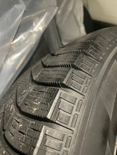 225 65 R17 used winter tires on rims. Used in 2020 Honda CRV 80+% tread.