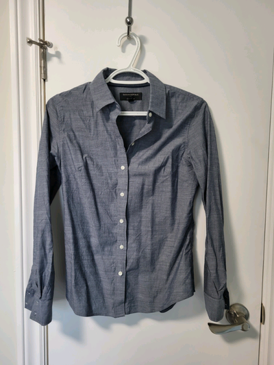 Banana Republic Non-Iron Dress Shirt (Size Womens 2), View more