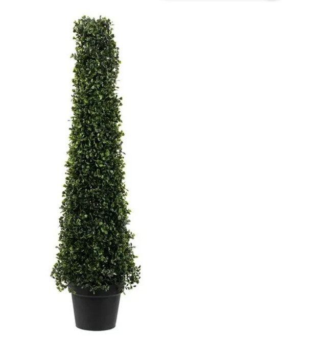 Brand new Artificial boxwood cone topiary tree in Outdoor Décor in St. Catharines