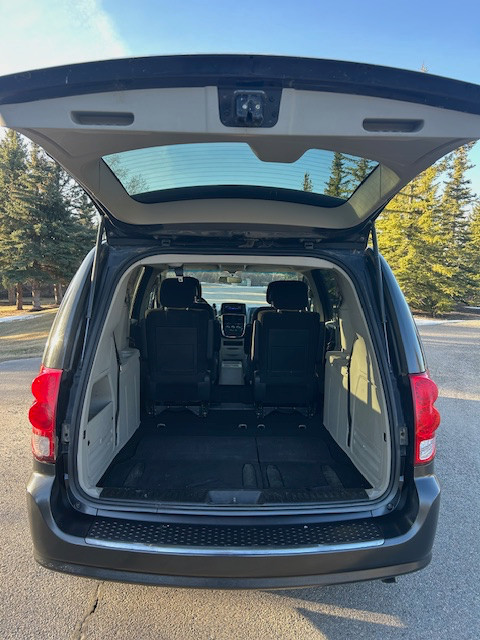 2012 DODGE GRAND CARAVAN in Cars & Trucks in Calgary - Image 4
