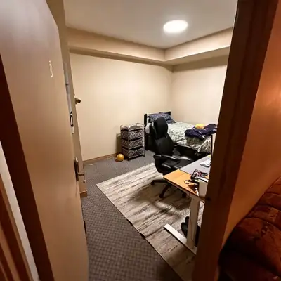 5-bedroom apartment with all university students[guys], the biggest room available now, only utility...