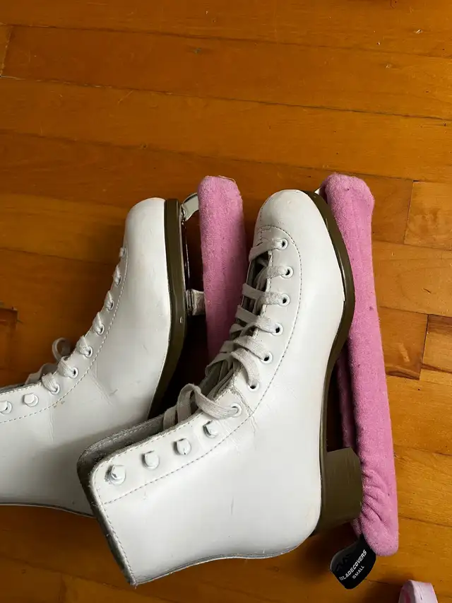 Ice skates size 7 US Women - Patins taille 7 US Femmes in Skates & Blades in Laval / North Shore - Image 7