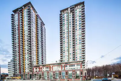 Looking for the most convenient, safe and comfortable condo in Scarborough? Well look no further. Th...