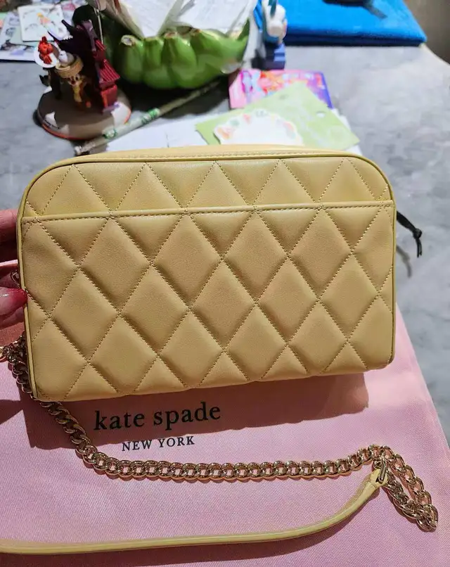 Kate Spade Carey Quilted Leather Camera Bag in a yellow sha in Bags & Luggage in Mississauga / Peel Region - Image 3