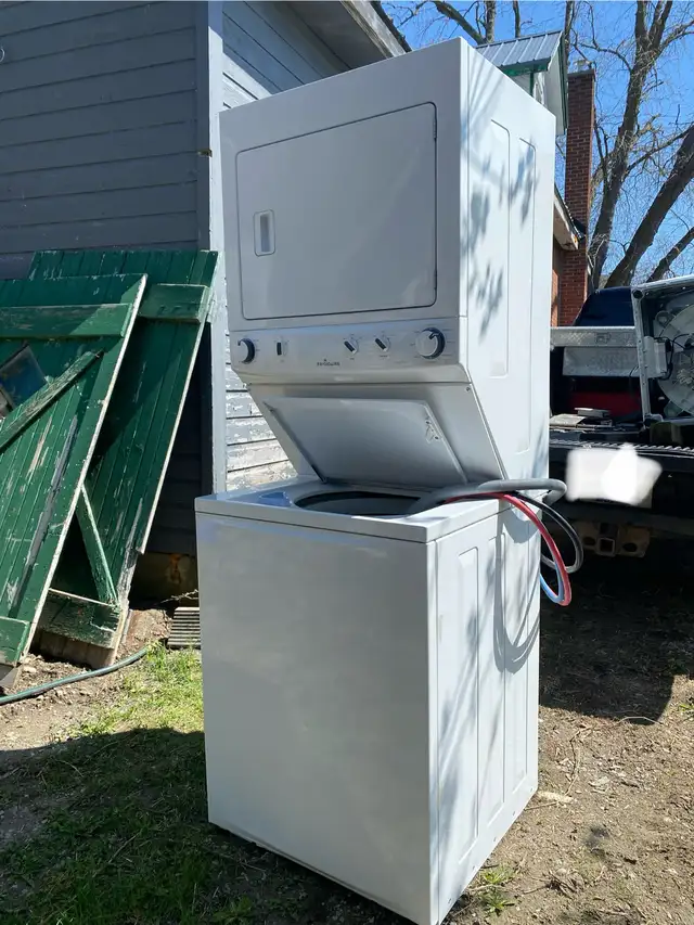 stackable washer dryer in Washers & Dryers in Kawartha Lakes - Image 2