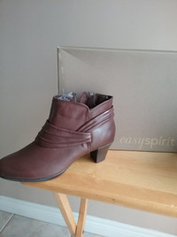 Women's brown ankle boots size 8. $25