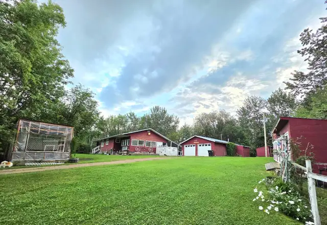 5 Acres with Bungalow and Detached Garage  in Houses for Sale in Strathcona County - Image 3