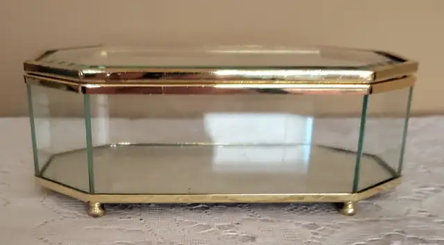 HINGED GLASS EXTENDED OCTAGONAL KEEPSAKE BOX WTH MIRRORED BOTTOM64396367899522120
